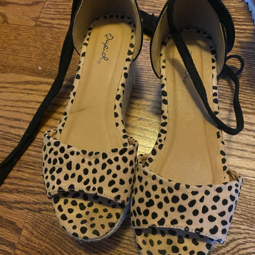 Platform Sandals - Picture 2 of 4